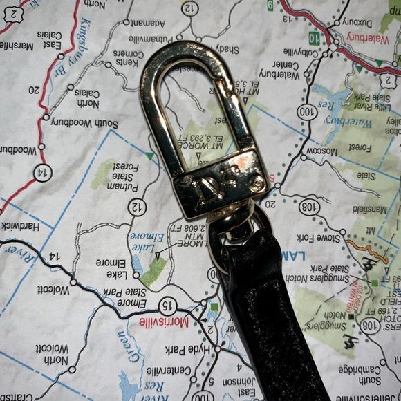 🌟 Diane Von Furstenberg Snake Embossed Wristlet - Picture 6 of 6